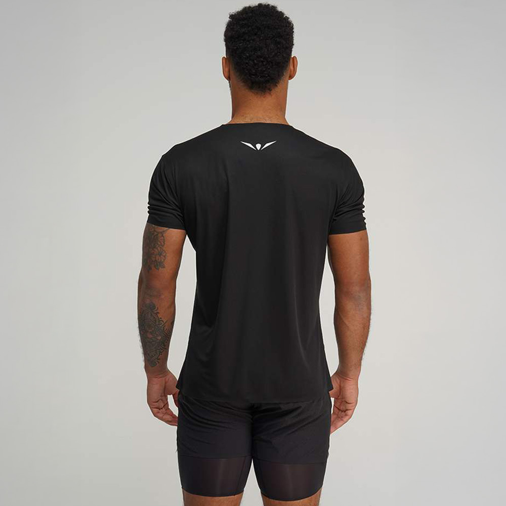 Polera-para-running-black-Uglow-Ultrarun-05