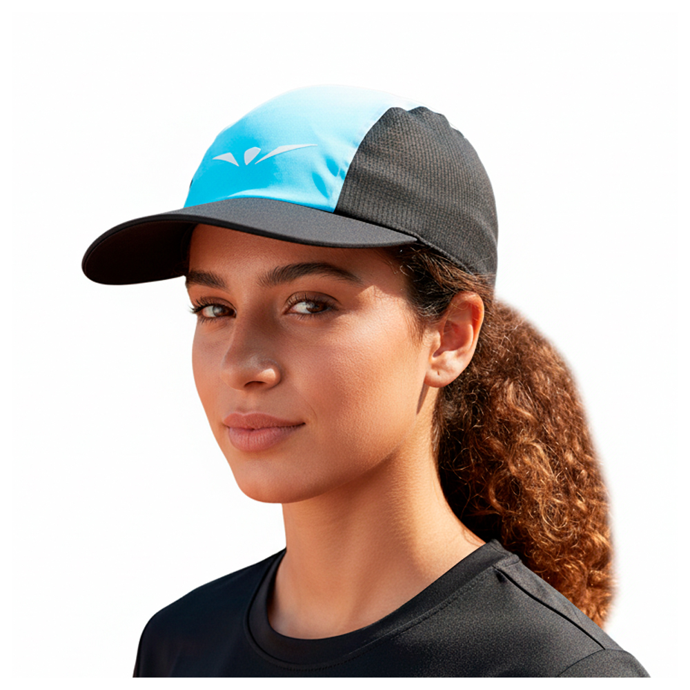 Gorra de running UGLOW Vapor Sky Blue Pink – diseño lateral aerodinámico.