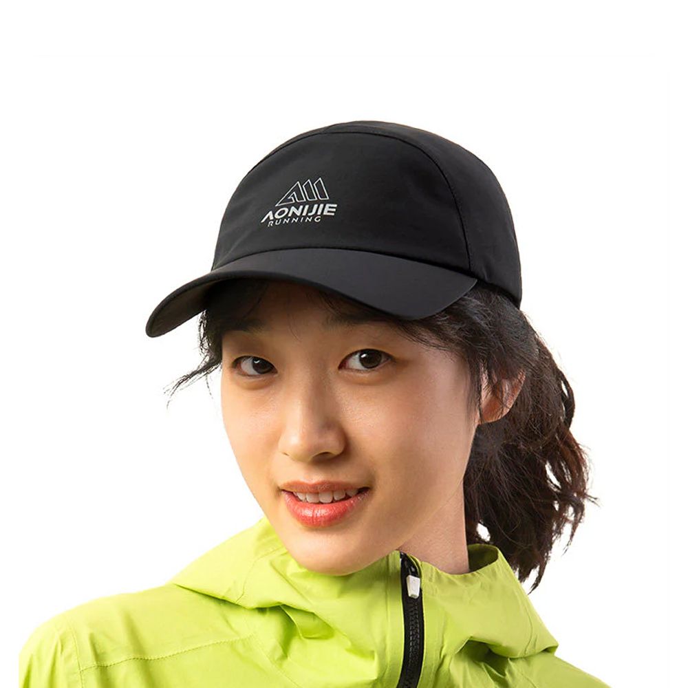 Gorra trail running impermeable Aonijie negra con secado rápido