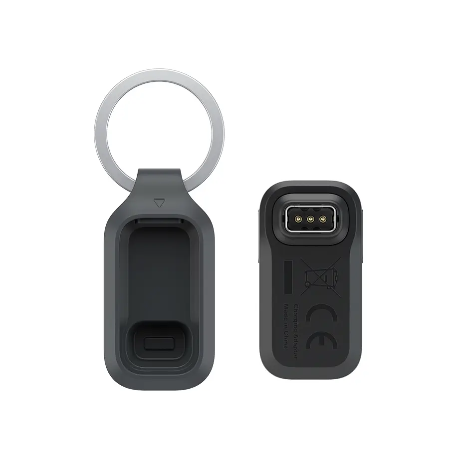 Adaptador USB-C COROS A1 conectado a reloj COROS